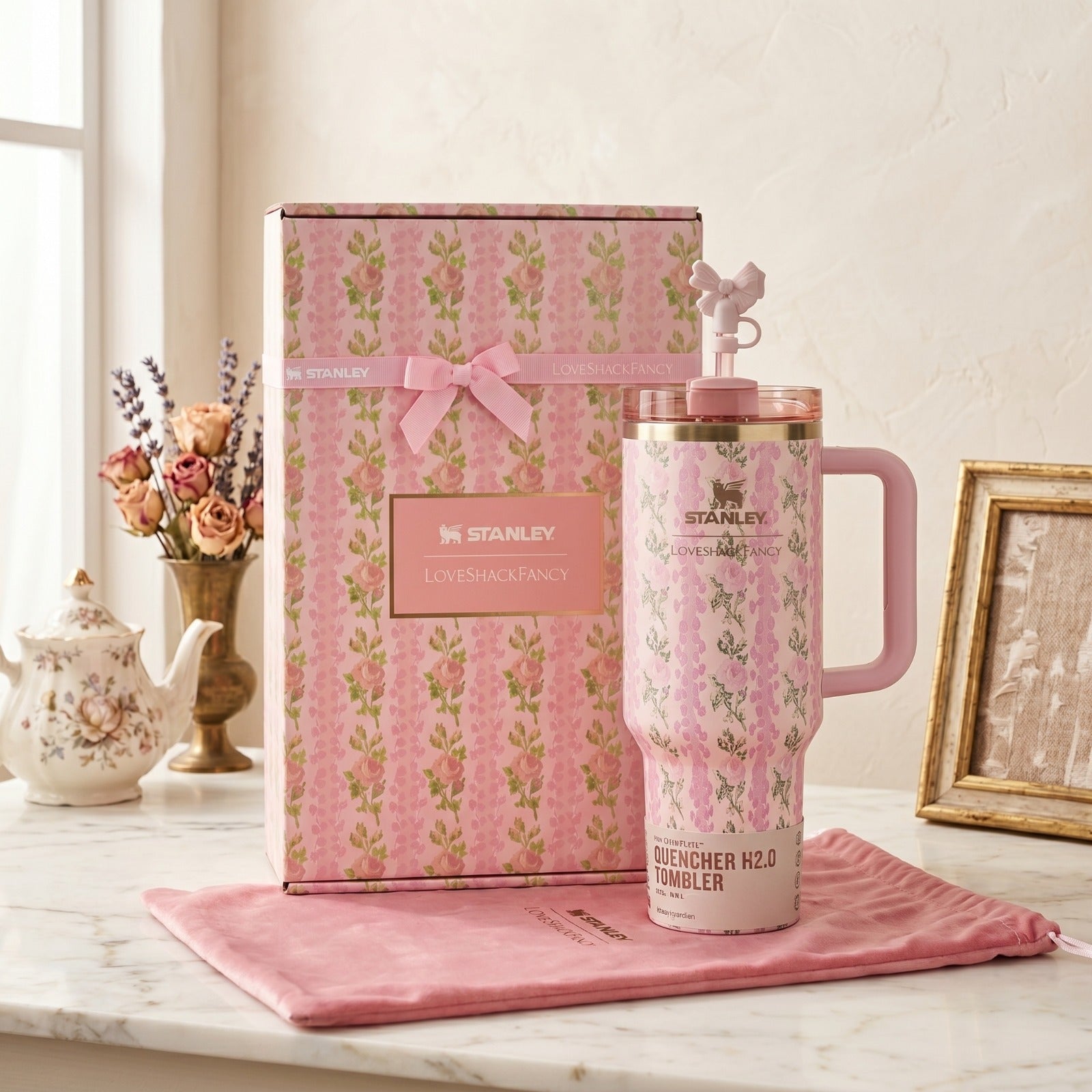 Stanley x LoveShackFancy Quencher H2.0 FlowState Tumbler 40 oz – Coquette Bow Chantilly